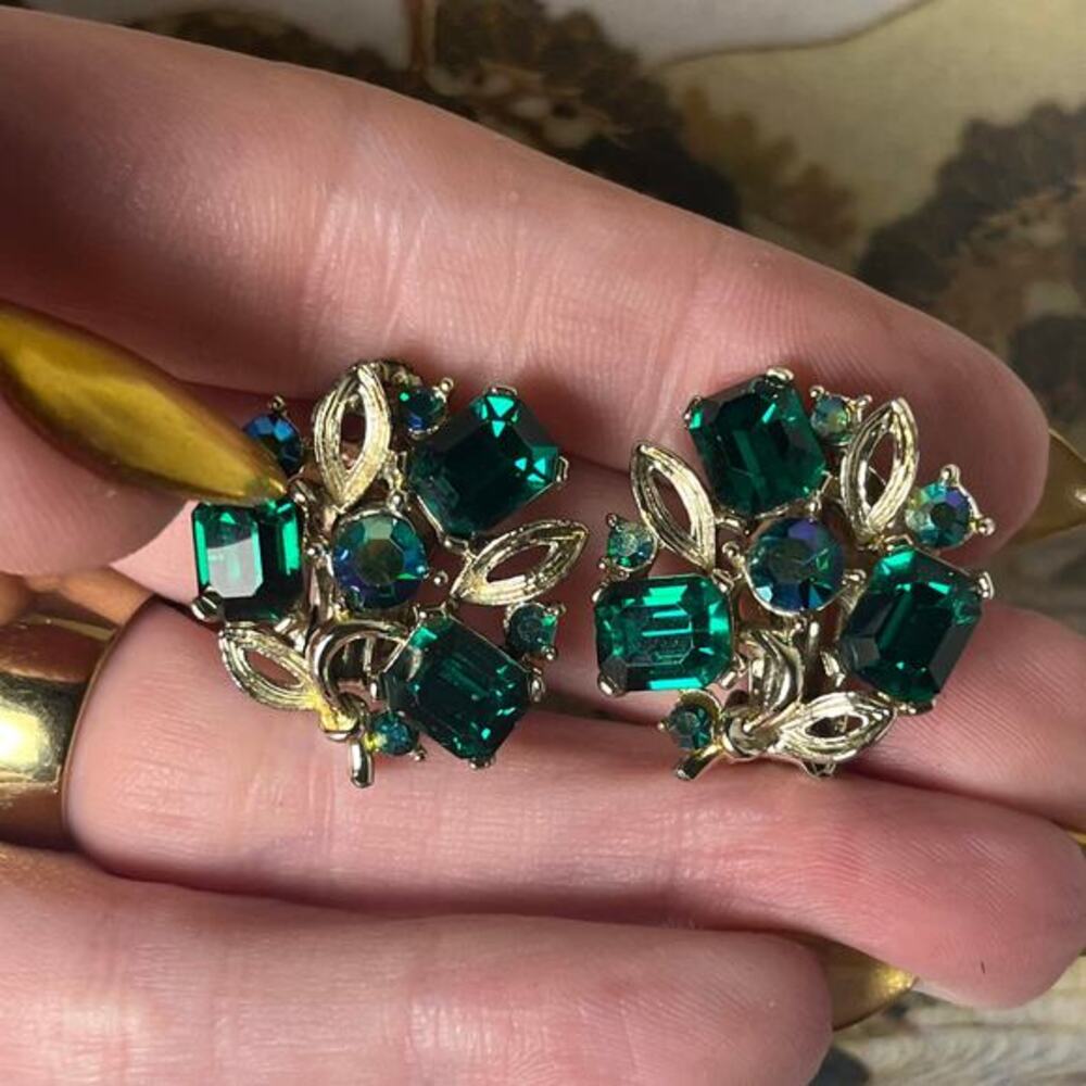 Vintage Lisner Silver Tone Green Rhinestone Clip Earrings